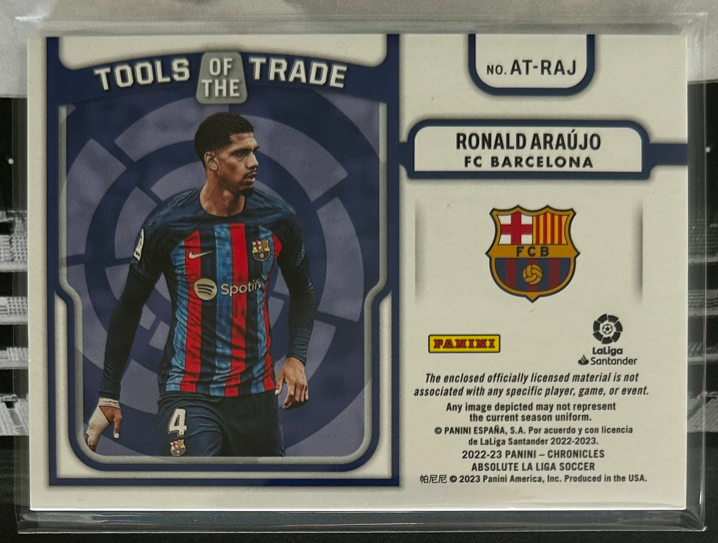 2022-23 Panini Chronicles Gold Standard La Liga Soccer - RONALD ARAUJO (FC BARCELONA) Tools of the Trade Patch AT-RAJ /99