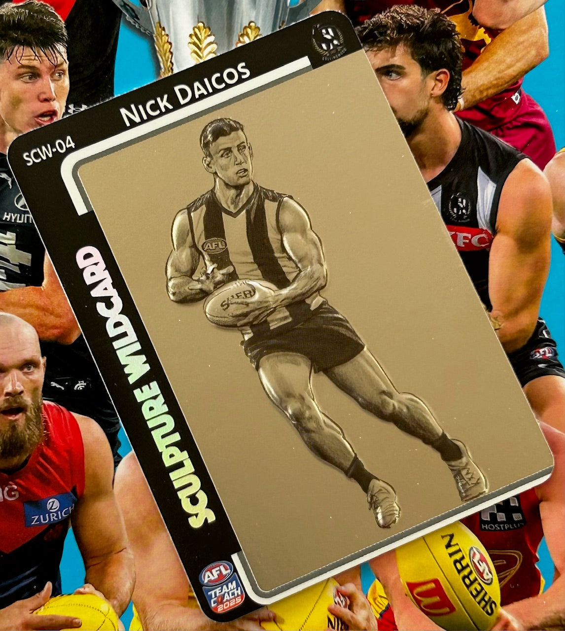 AFL Teamcoach 2025 - NICK DAICOS (COLLINGWOOD) Sculpture Wildcard SCW-04 1:36 packs
