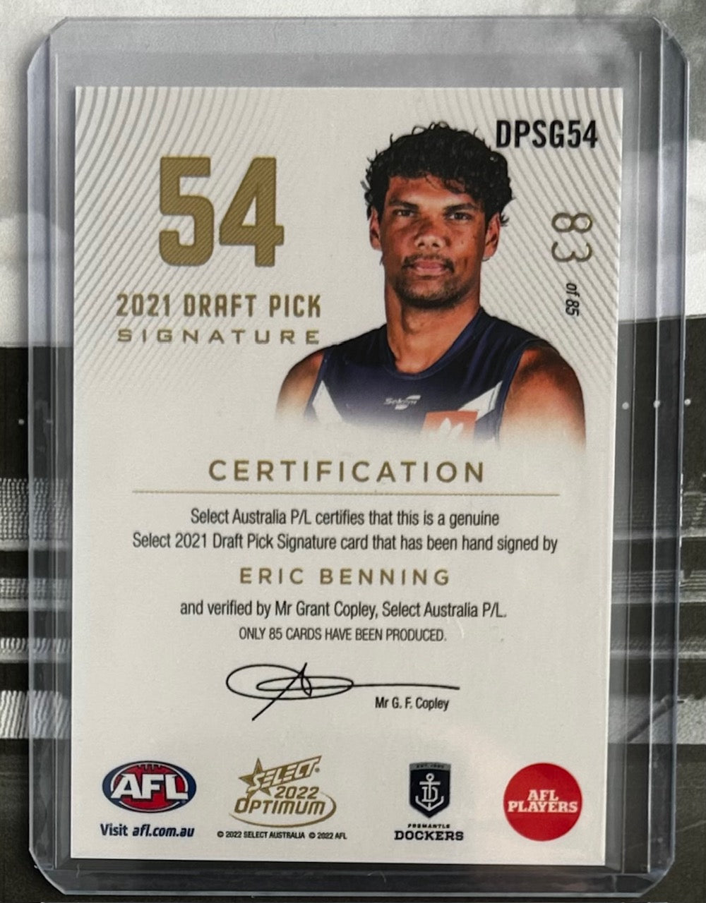 Select AFL Optimum 2022 - ERIC BENNING (FREMANTLE DOCKERS) Draft Pick Signature Gold DPSG54 /85