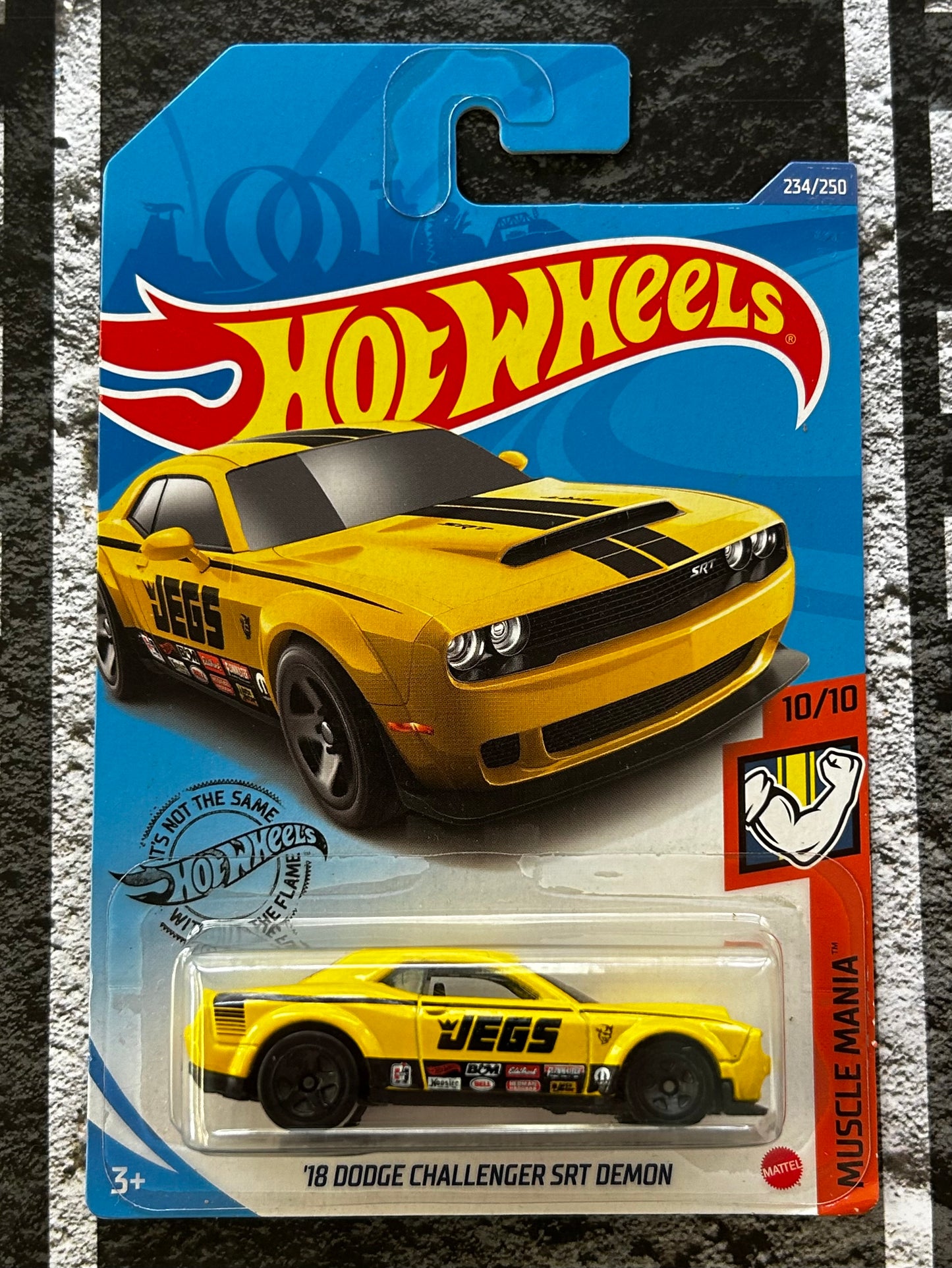 Mattel Hot Wheels Diecast Basic 1:64 - '18 Dodge Challenger SRT Demon Muscle Mania