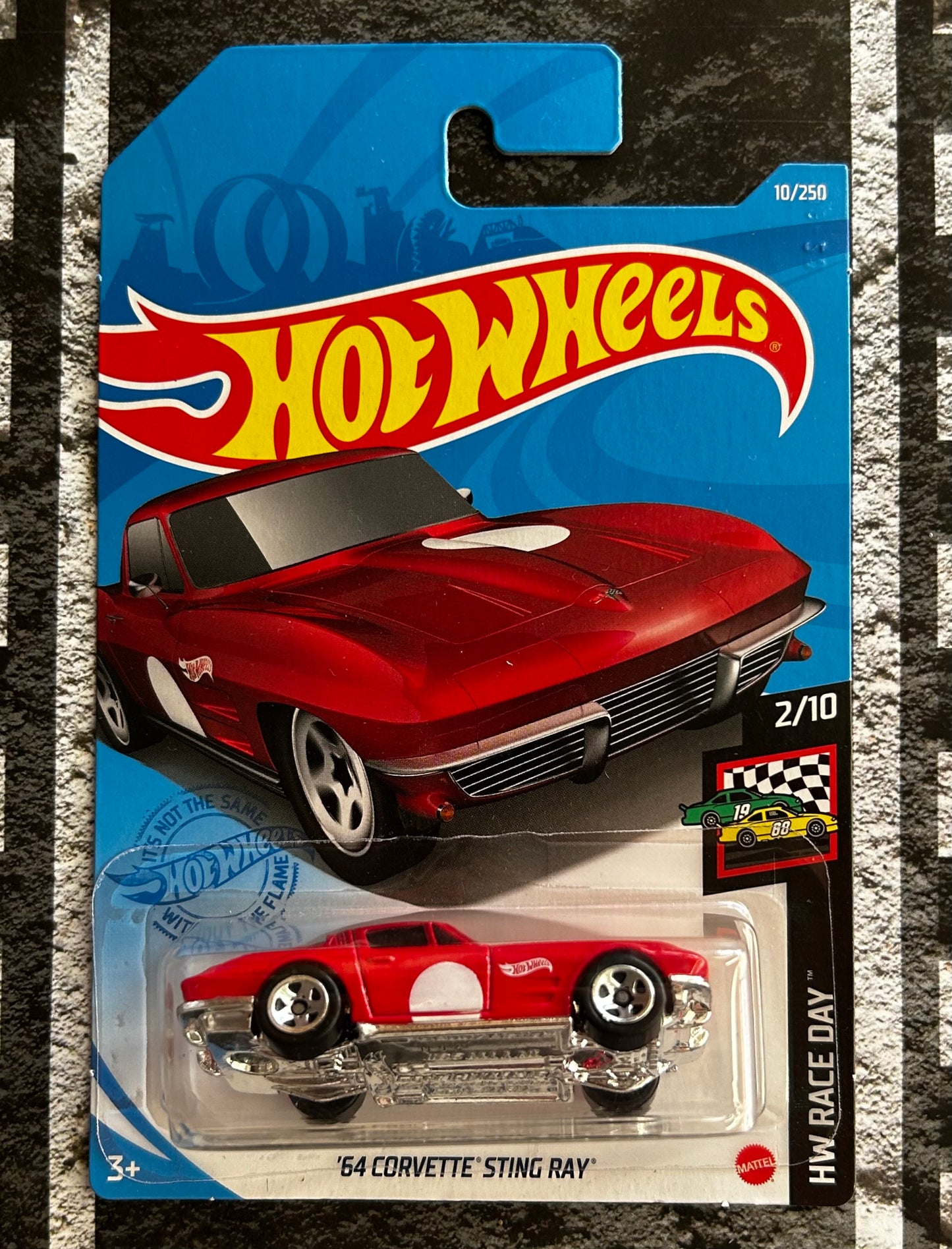 Mattel Hot Wheels Diecast Basic 1:64 - '64 Corvette Sting Ray HW Race Day