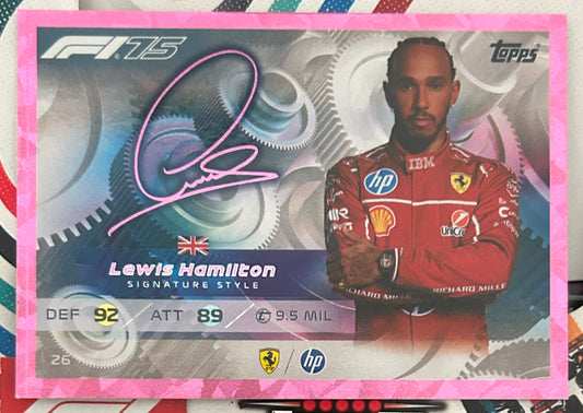 Topps F1 Turbo Attax 2025 - LEWIS HAMILTON (FERRARI) Signature Style Holo Foil #26 *Pink Parallel*
