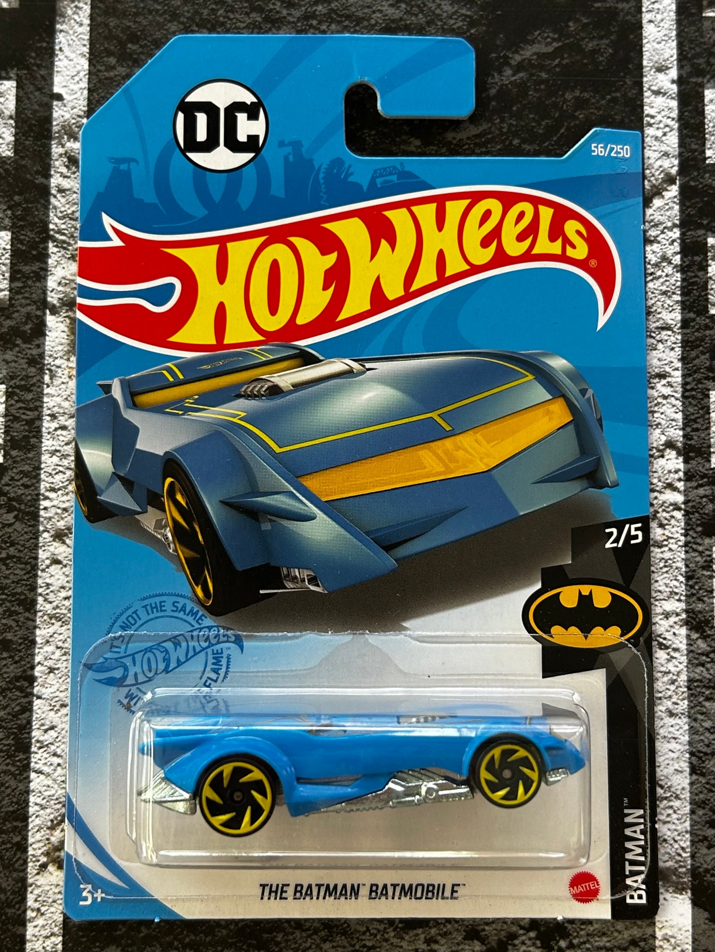 Mattel Hot Wheels Diecast Basic 1:64 - The Batman Batmobile GRX87-M7CS