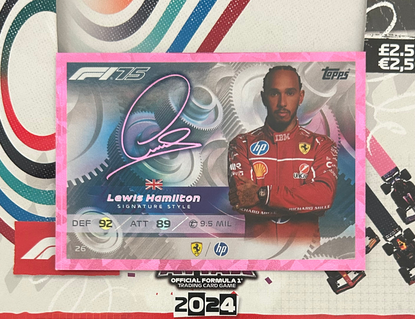 Topps F1 Turbo Attax 2025 - LEWIS HAMILTON (FERRARI) Signature Style Holo Foil #26 *Pink Parallel*