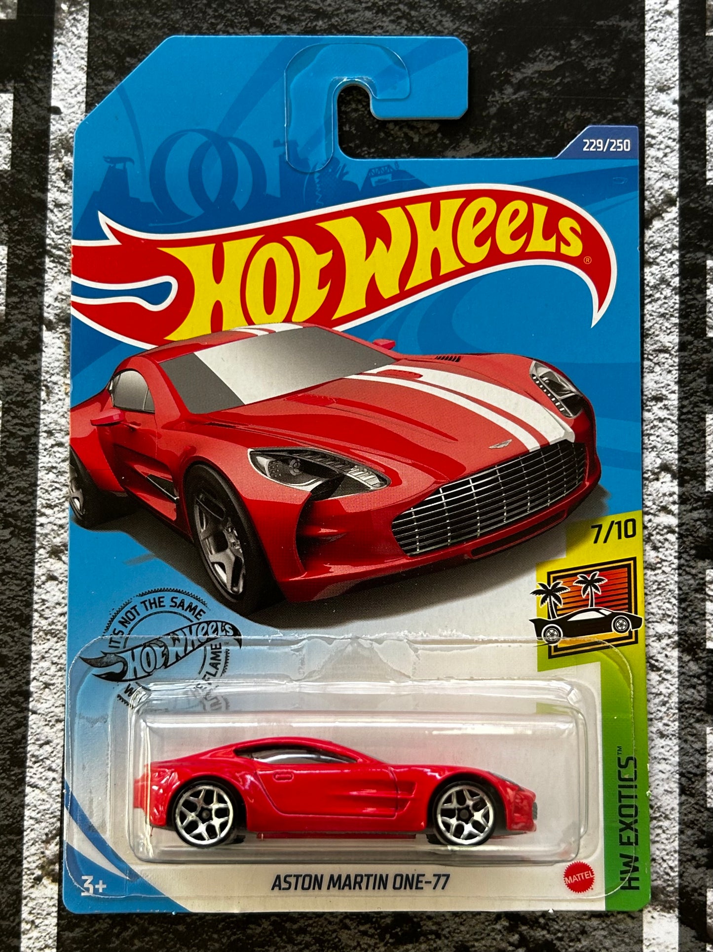 Mattel Hot Wheels Diecast Basic 1:64 - Aston Martin One-77 HW Exotics