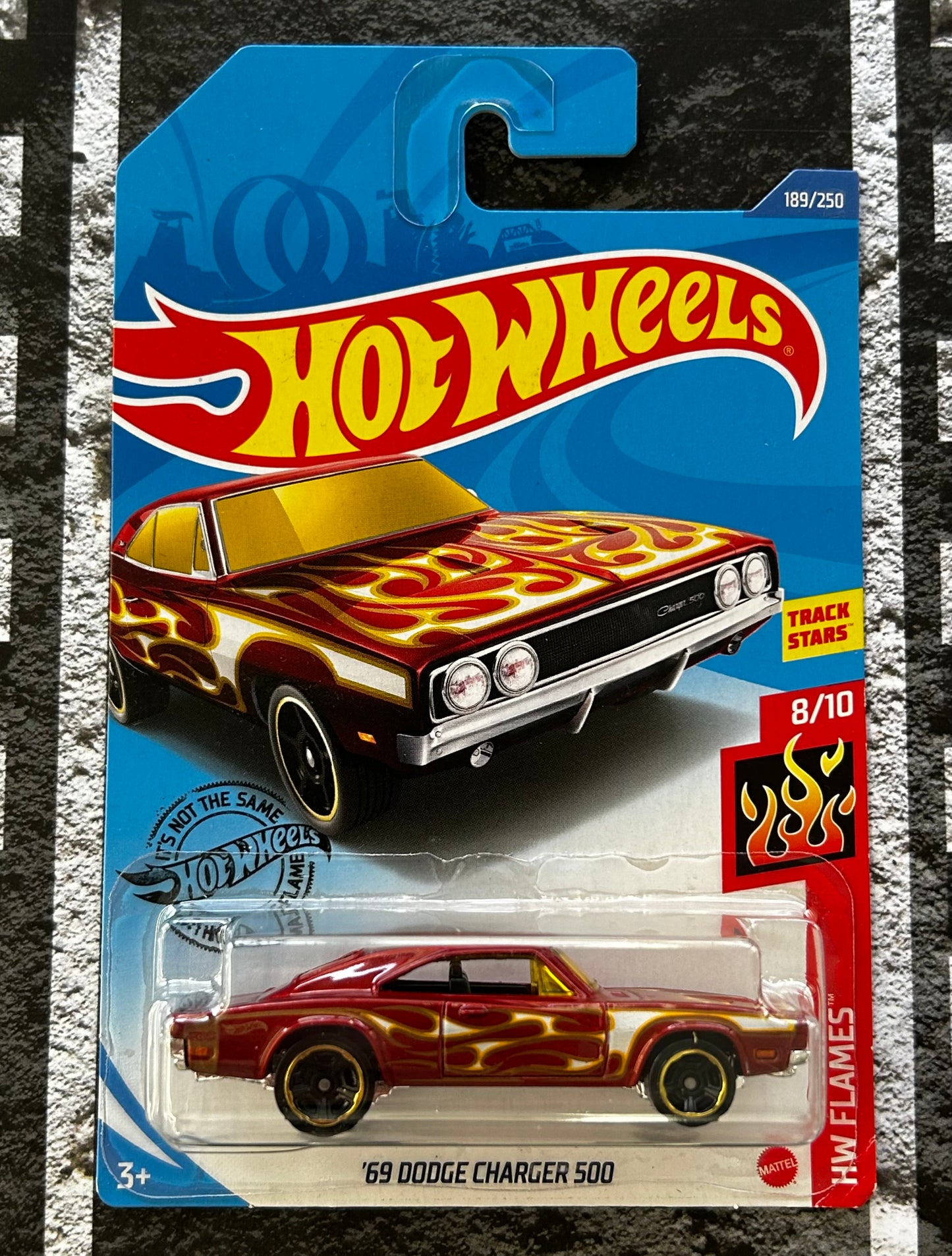 Mattel Hot Wheels Diecast Basic 1:64 - '69 Dodge Charger 500 HW Flames