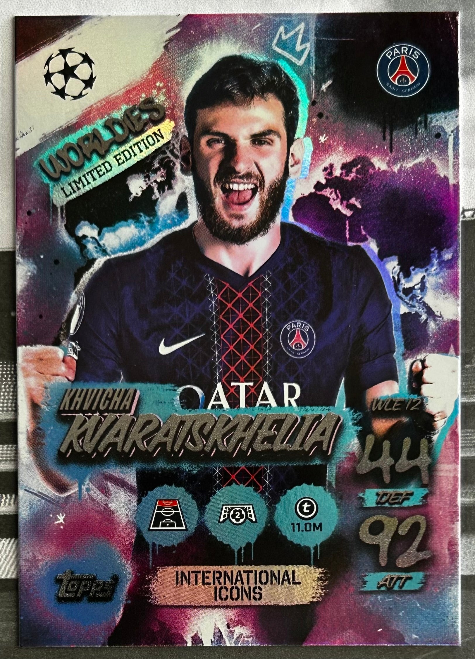 2025-26-topps-ucc-match-attax-khvicha-kvaratskhelia-psg-worldies-l