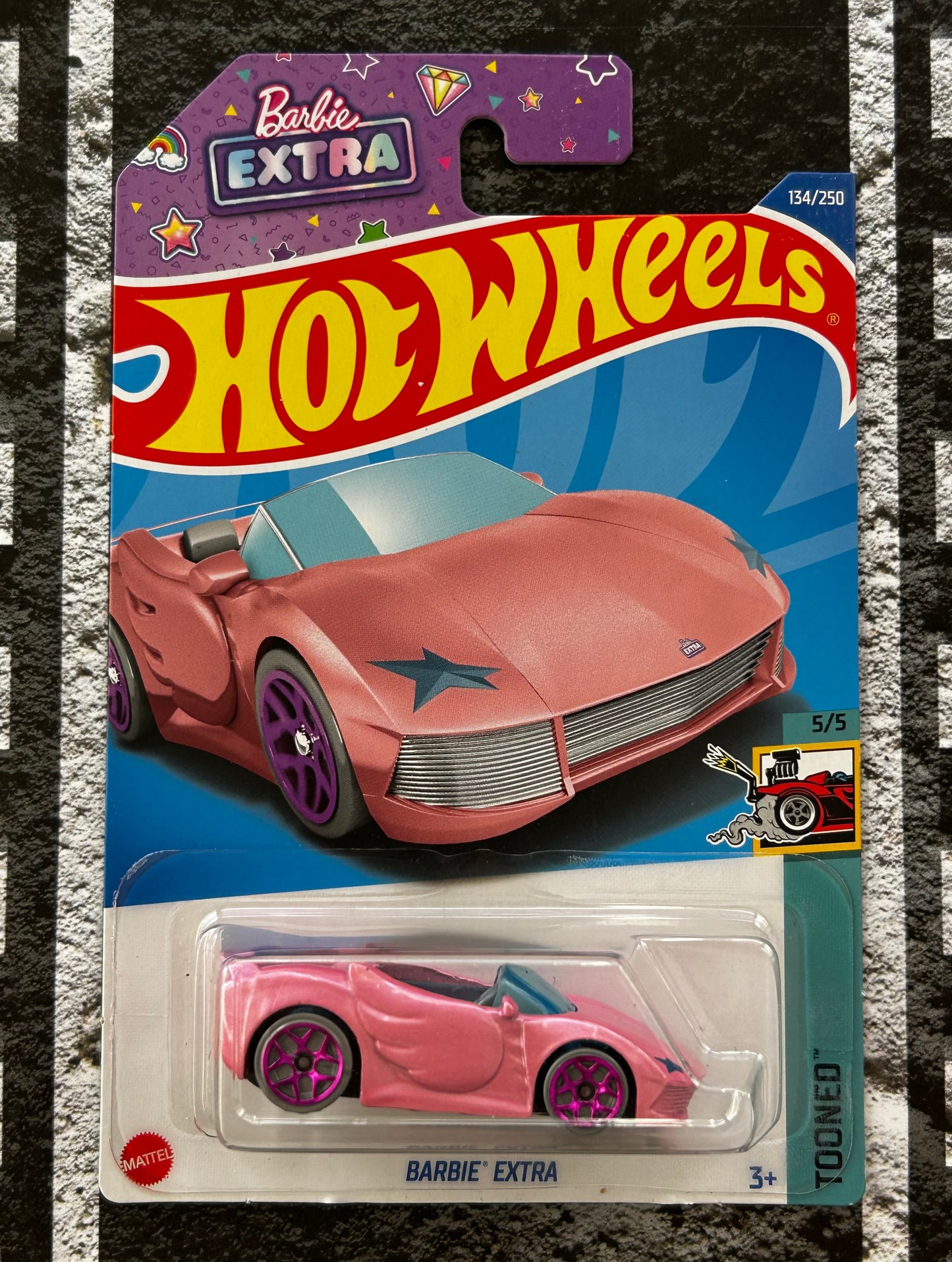 Mattel Hot Wheels Diecast Basic 1:64 - Barbie Extra Tooned