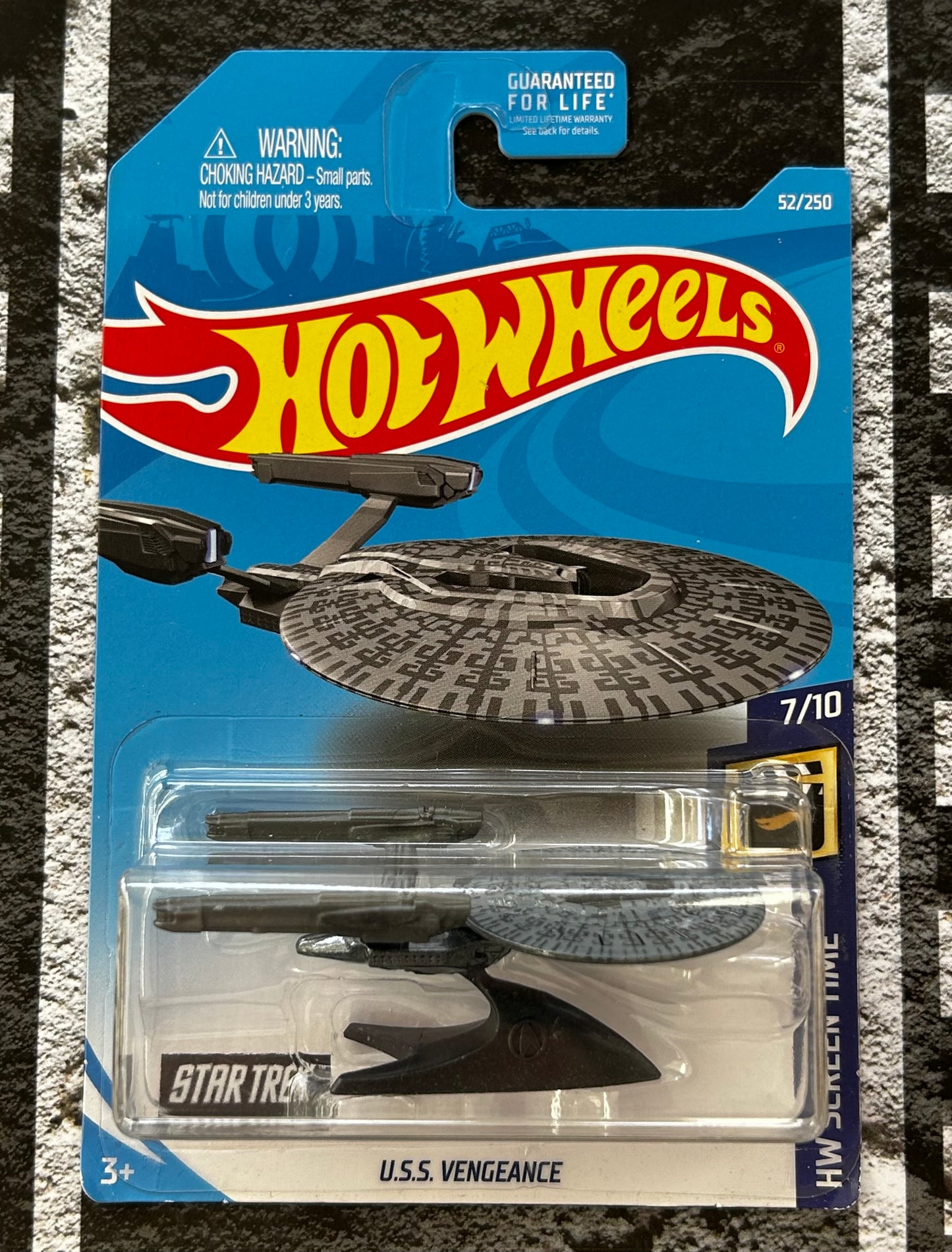 Mattel Hot Wheels Diecast Basic 1:64 - U.S.S. Vengeance Star Trek HW Screen Time