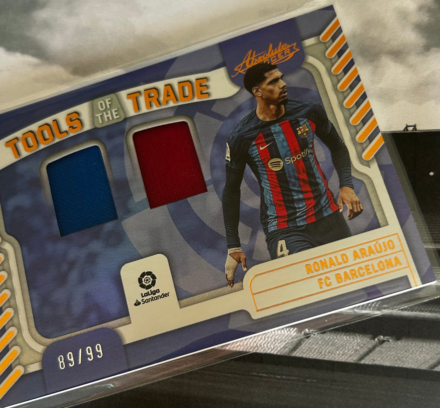 2022-23 Panini Chronicles Gold Standard La Liga Soccer - RONALD ARAUJO (FC BARCELONA) Tools of the Trade Patch AT-RAJ /99