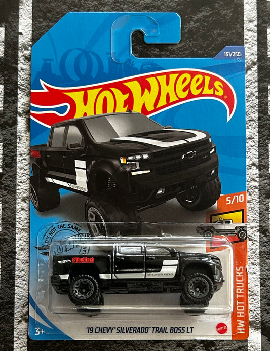 Mattel Hot Wheels Diecast Basic 1:64 - '19 Chevy Silverado Trail Boss LT HW Hot Trucks