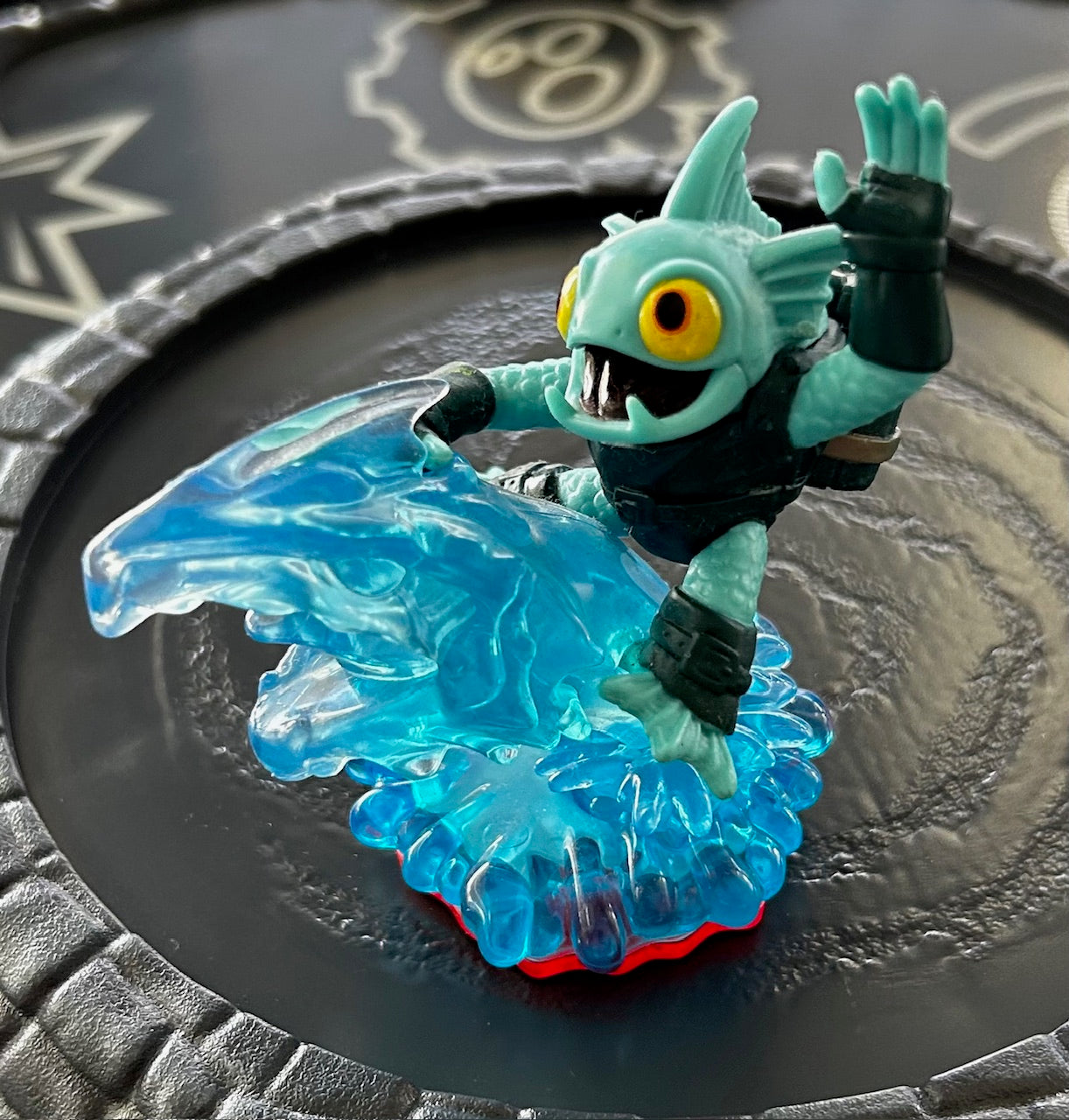 Skylanders Trap Team - TIDAL WAVE GILL GRUNT (Loose figure) *See Condition Notes*